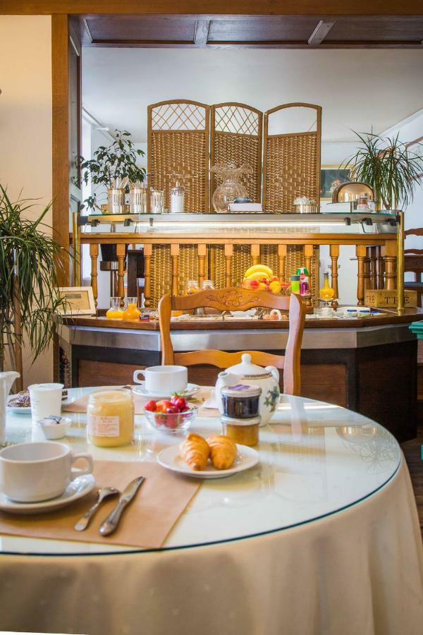 Hostellerie Du Parc 캄보레방 외부 사진
